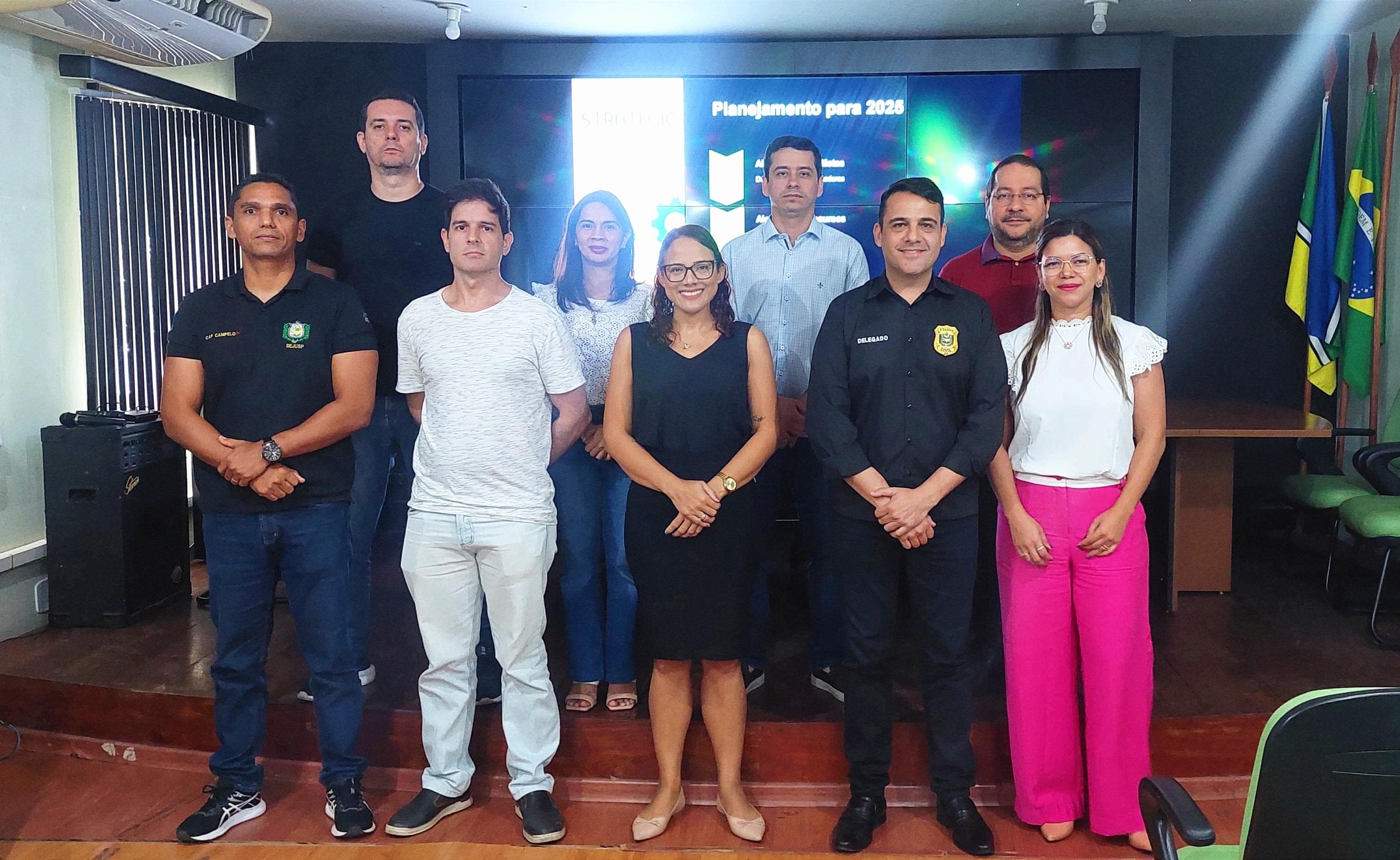 DELEGADO-GERAL RECEBE EQUIPE DA ÁREA TEMÁTICA DE REDUÇÃO DE MORTES VIOLENTAS DO FUNSEP PARA VISITA TÉCNICA DE ALINHAMENTO DOS REPASSES FINANCEIROS PARA POLÍCIA CIVIL